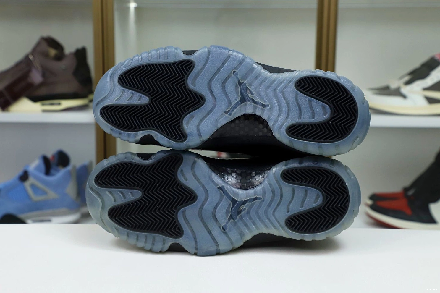 'CAP 11 AND GOWN' AIR RETRO JORDAN 1003